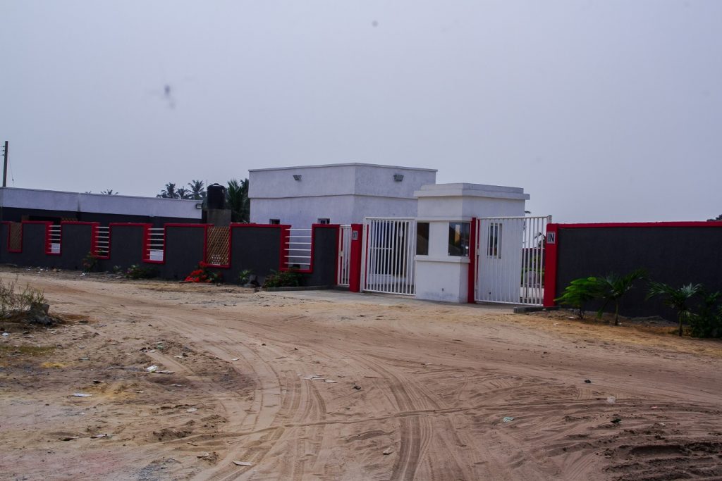 redline beach resort