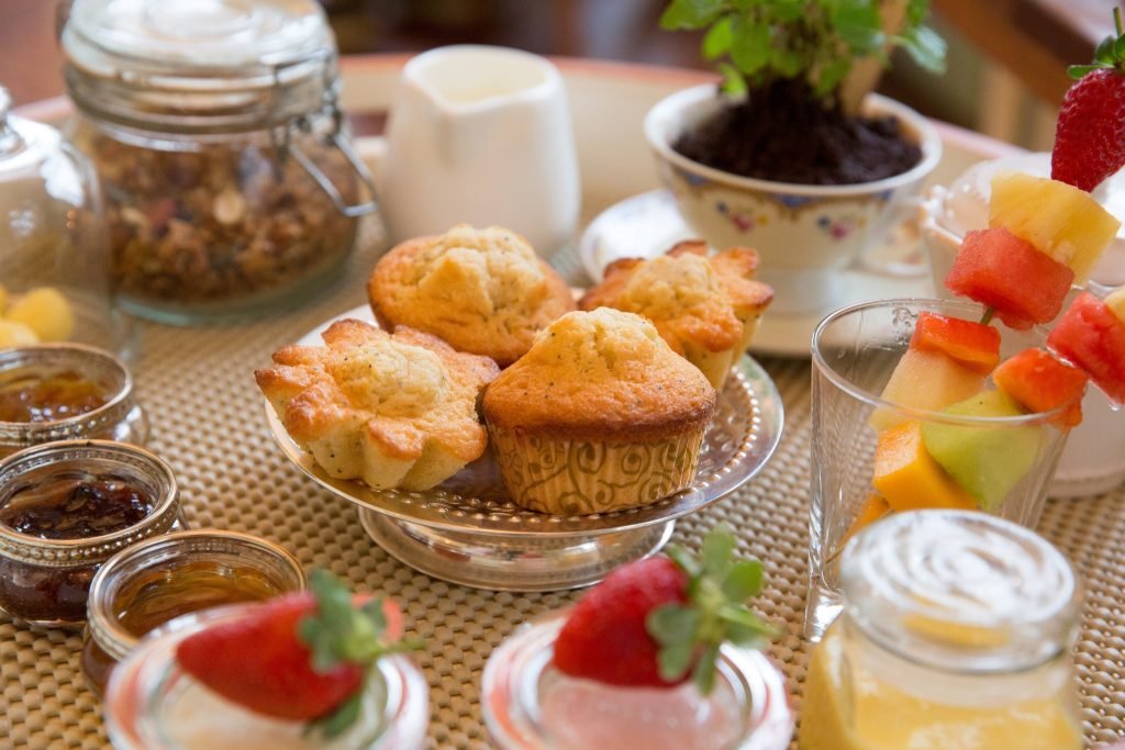 breakfast at giraffe hotel