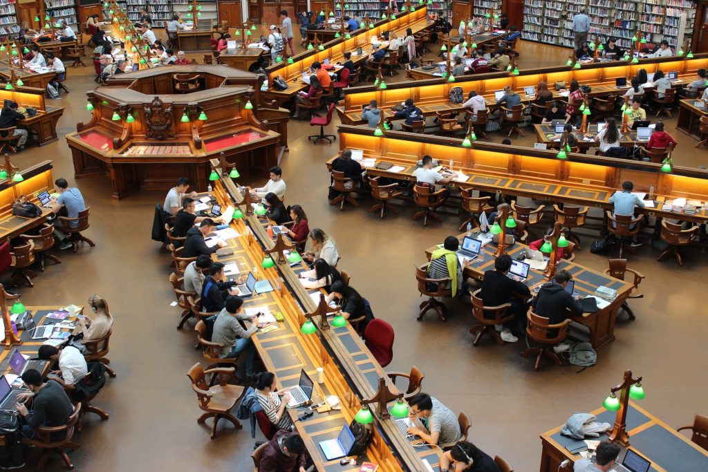 Studying abroad, which is better? : An in-depth comparison between the U.S and UK