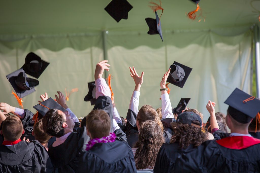 apply for scholarships in the US